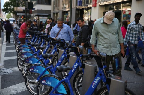 peoplelookingatcitibike